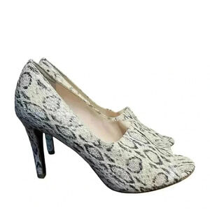 TAHARI women’s Walden Sexy Snakeskin Peep
Toe Leather High heel sz 7.5 preloved